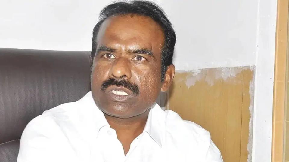 Karnataka BJP leader insults female IAS officer ‘Came from Pakistan’