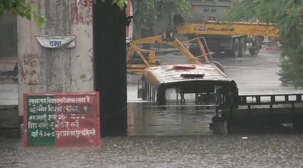 heavyrainfallindelhinoidagurugram;waterlogginginseveralareas