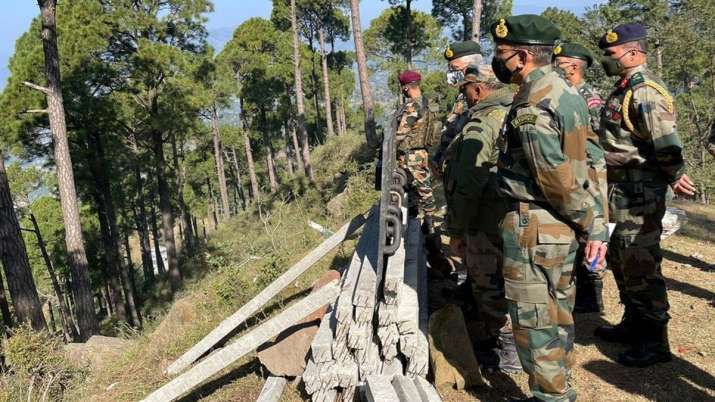 armychiefgeneralvisitsforwardareasalonglocinjammuregion