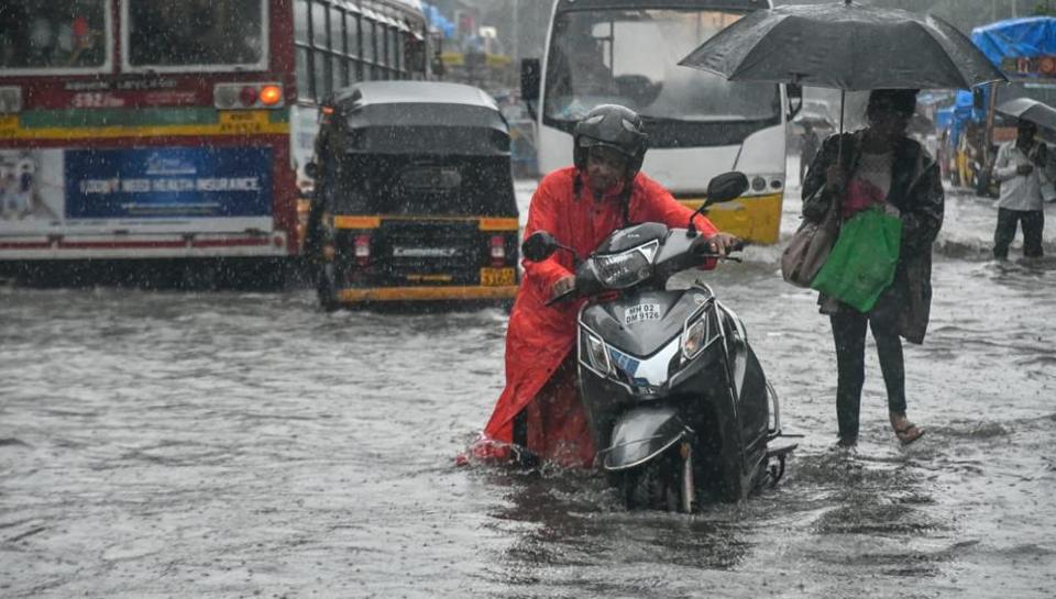 mumbaiexperiencingcontinousrains