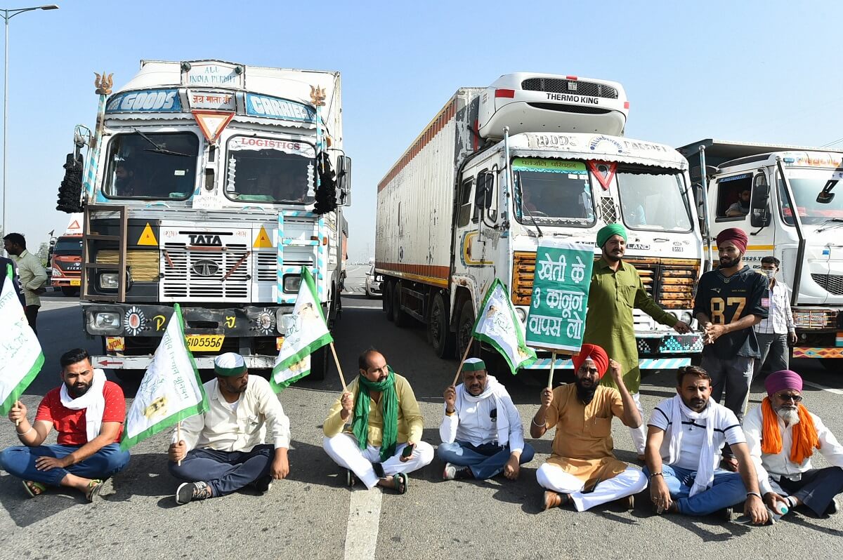 protestingfarmersblockkmpexpresswayinharyanafor24hoursduringtheirongoingagitation