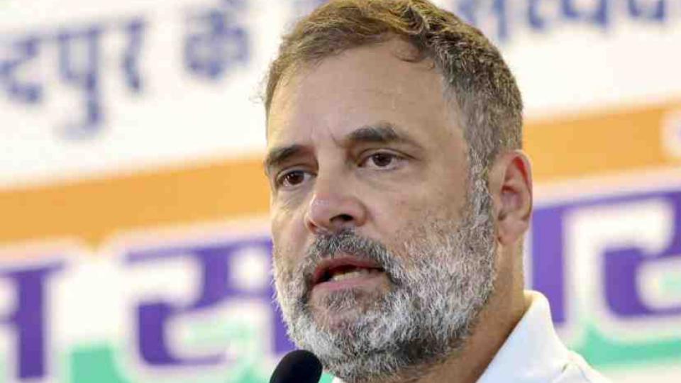 Rahul speaks to kin of doctor who commits suicide in Maharashtra