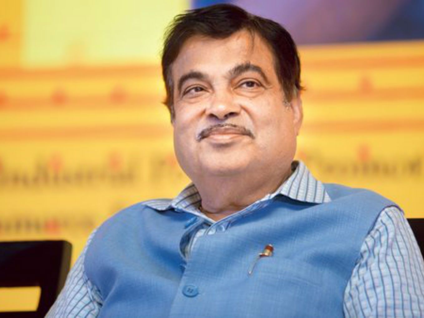 industriesshouldarrangeshelterandfoodforlabourersatworksite:nitingadkari