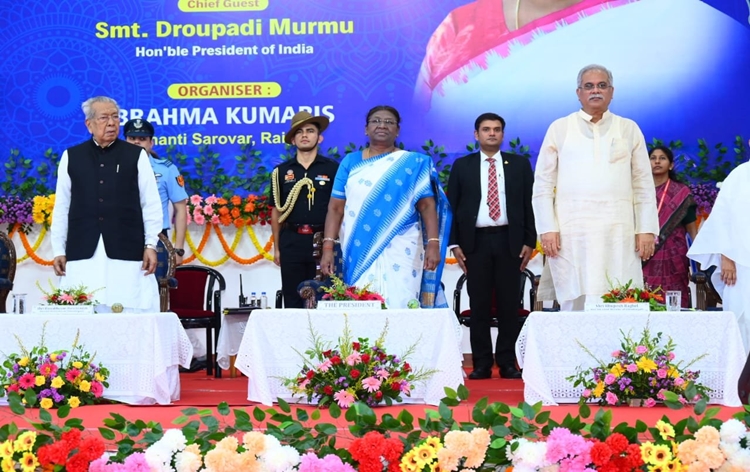 presidentdroupadimurmugracesstatelevellaunchoftheyearofpositivechangeofbrahmakumarisinraipur