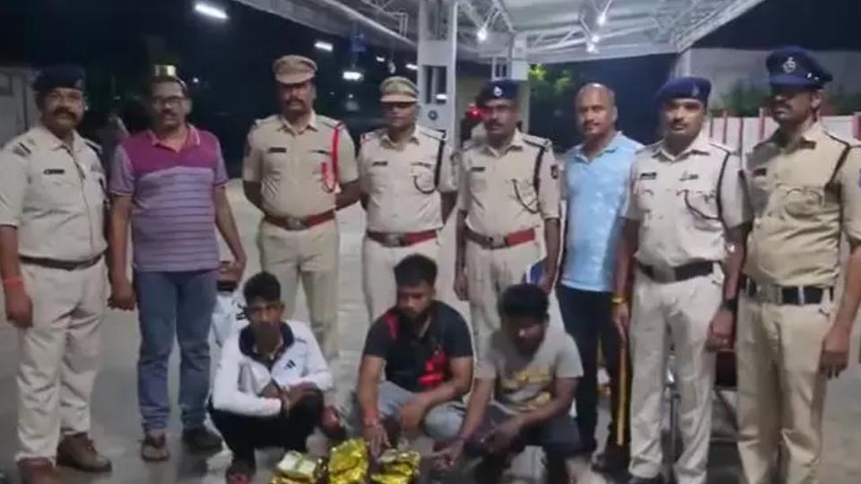 Three Youths Held With Ganja-Chocolates on Howrah-Chennai Mail