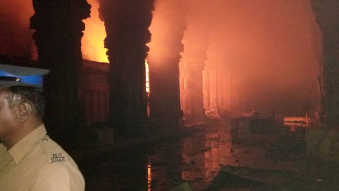 firebreaksoutinmaduraimeenakshitempleover30shopsgutted