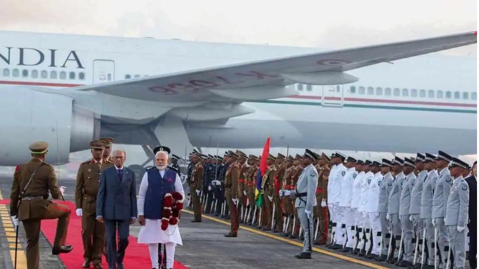 pmmodiarrivesinmauritiusreceivesceremonialwelcome