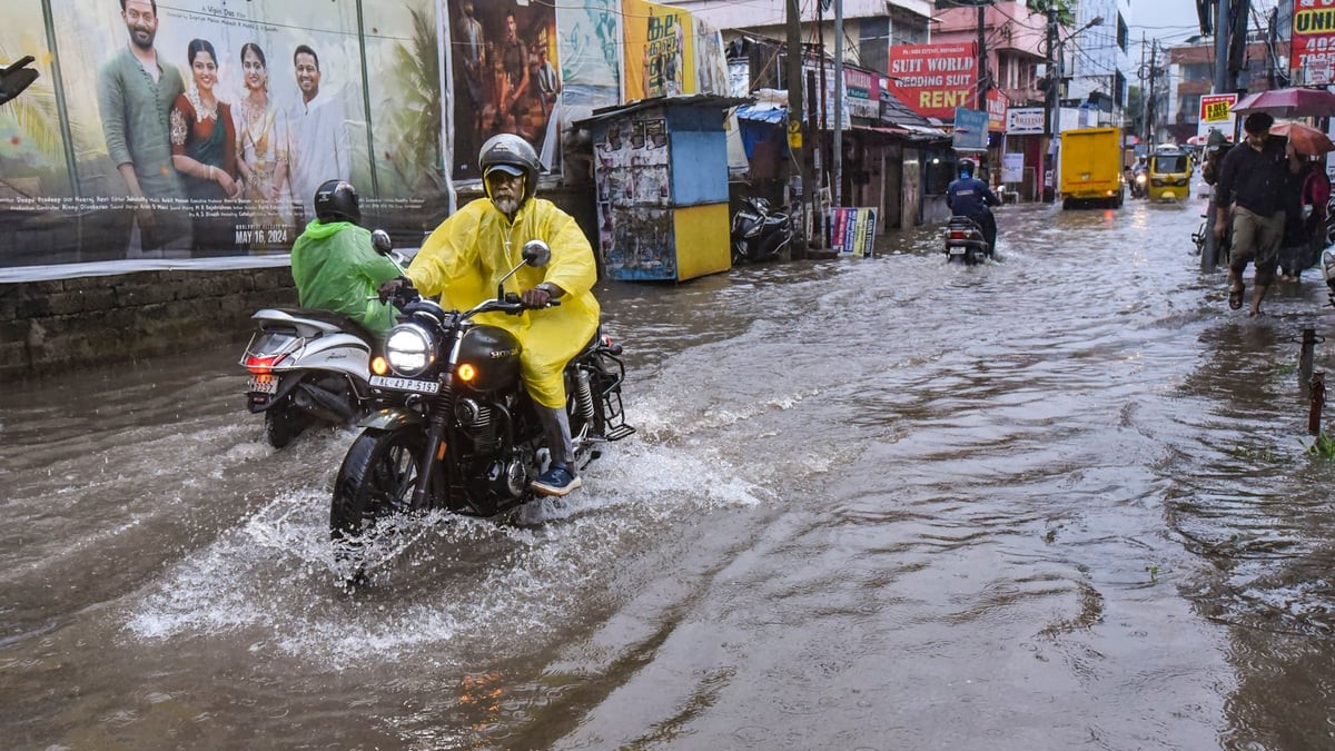 Heavy rain continues to lash Kerala