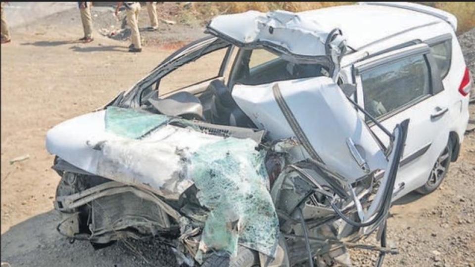 Car And Truck Accident on Kalyani river bridge in UP, 8 dead