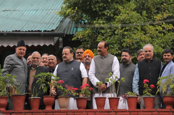 nationalconferencedelegationmeetsfarooqabdullahomarabdullahinsrinagar