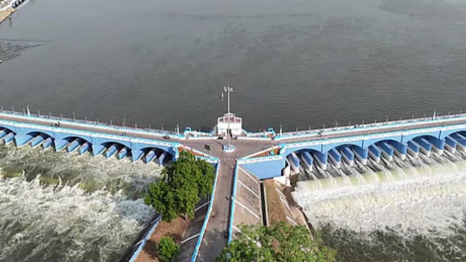 Karnataka to release 12,000 cusecs water daily to TN for 15 days