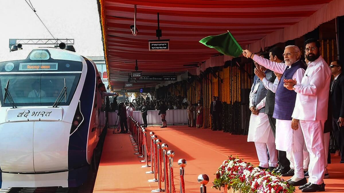 pmmodiflagsoff6thvandebharatexpressinnagpur