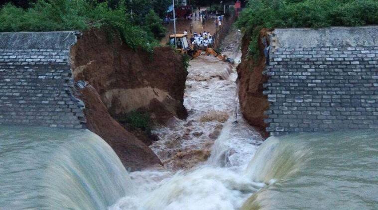 rs389crbiharirrigationcanalcollapseshoursbeforeinaugurationbynitish