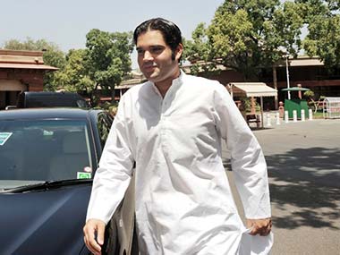 varungandhioffersrs5crforchildwingathospitalinup