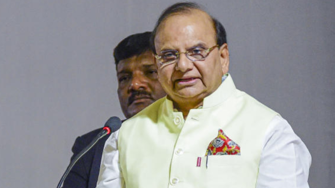 delhilgvksaxenasendslegalnoticetofiveaapleaders