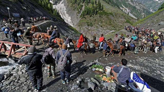 jk:thirdbatchleavesforamarnathyatra