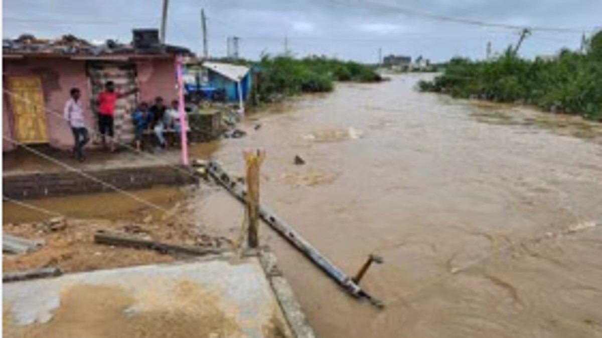 centralgovtteamvisitsfloodaffecteddistrictsingujarattosurveydamage