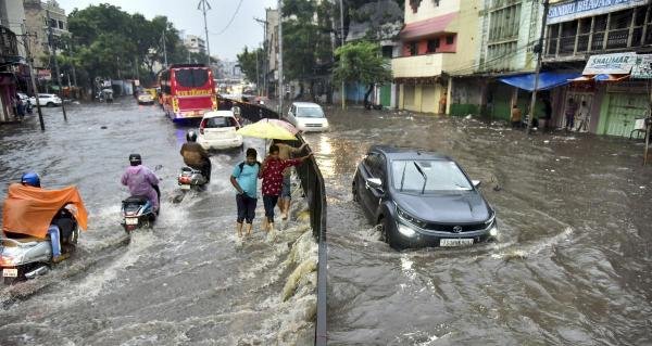 manypartsofmaharashtraexperiencesheavyrainsduetocyclonegulab