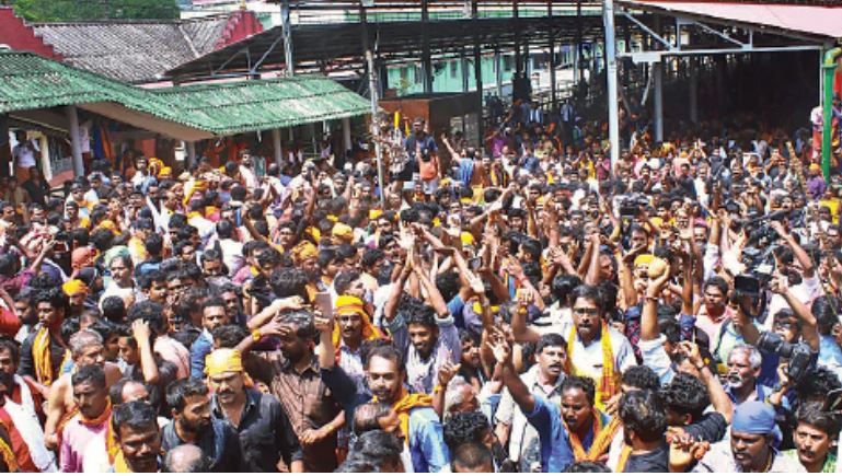 mumbai’shajialiholdsmirrortosabarimala