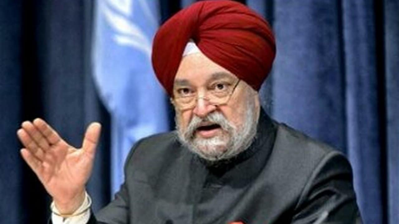 fourairlinestooperatenineflightsfrompunewith565lakhdoses:hardeepsinghpuri