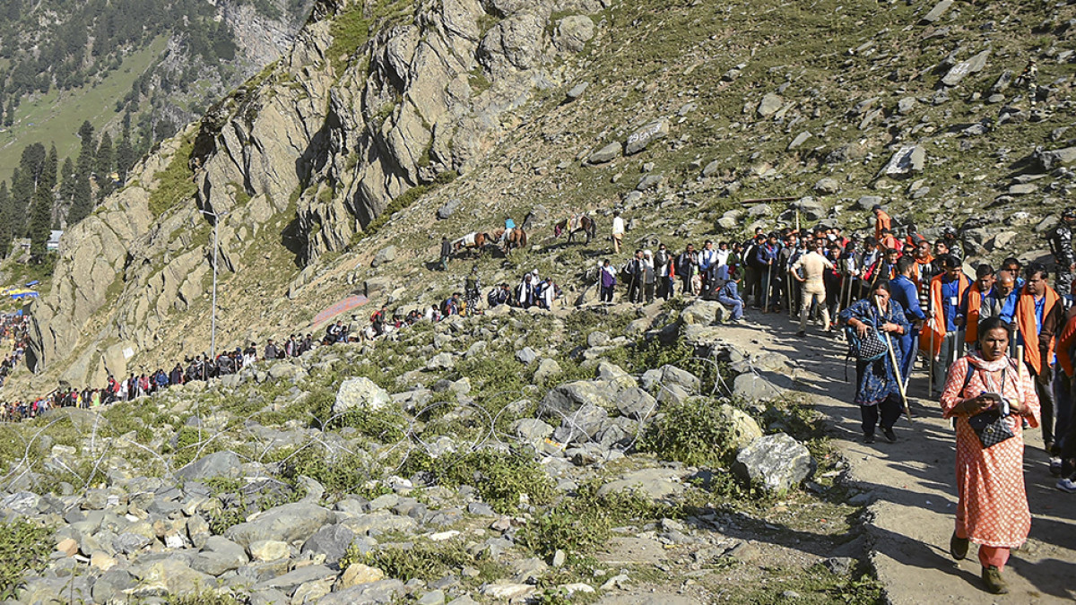 9thbatchof4600pilgrimsleavesforholycaveshrineofamarnathfrombhagwatinagaryatriniwas