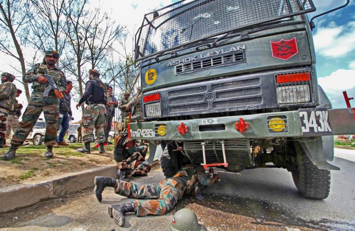armyconvoyattackedbymilitantsinjk