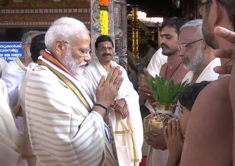 pmmodioffersprayersatguruvayurlordkrishnatemple