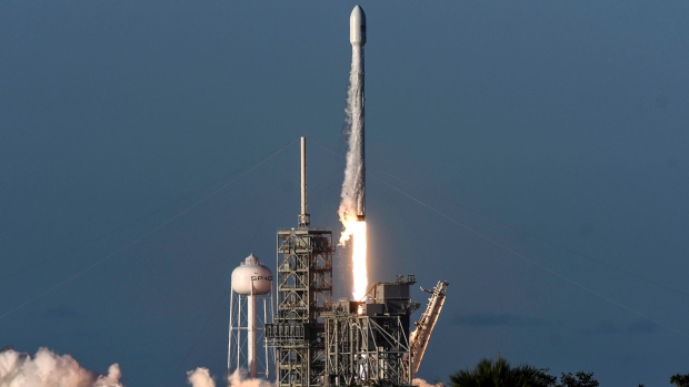 spacexlaunchingrecycledrocketsupplycapsulefornasa