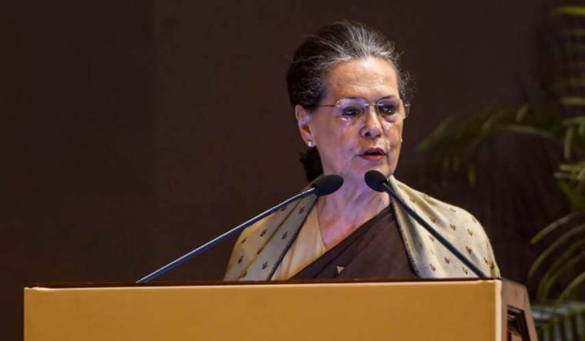 soniagandhisayssinceindependencefirsttimesuchanarrogantgovtinpowerthatcannotseesufferingsoffarmers