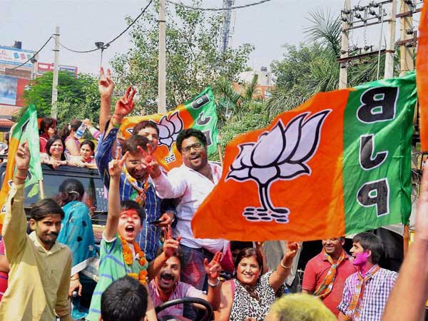bjphaswongujaratcongressmustmovepastthe100mdash:drsandeepshastri