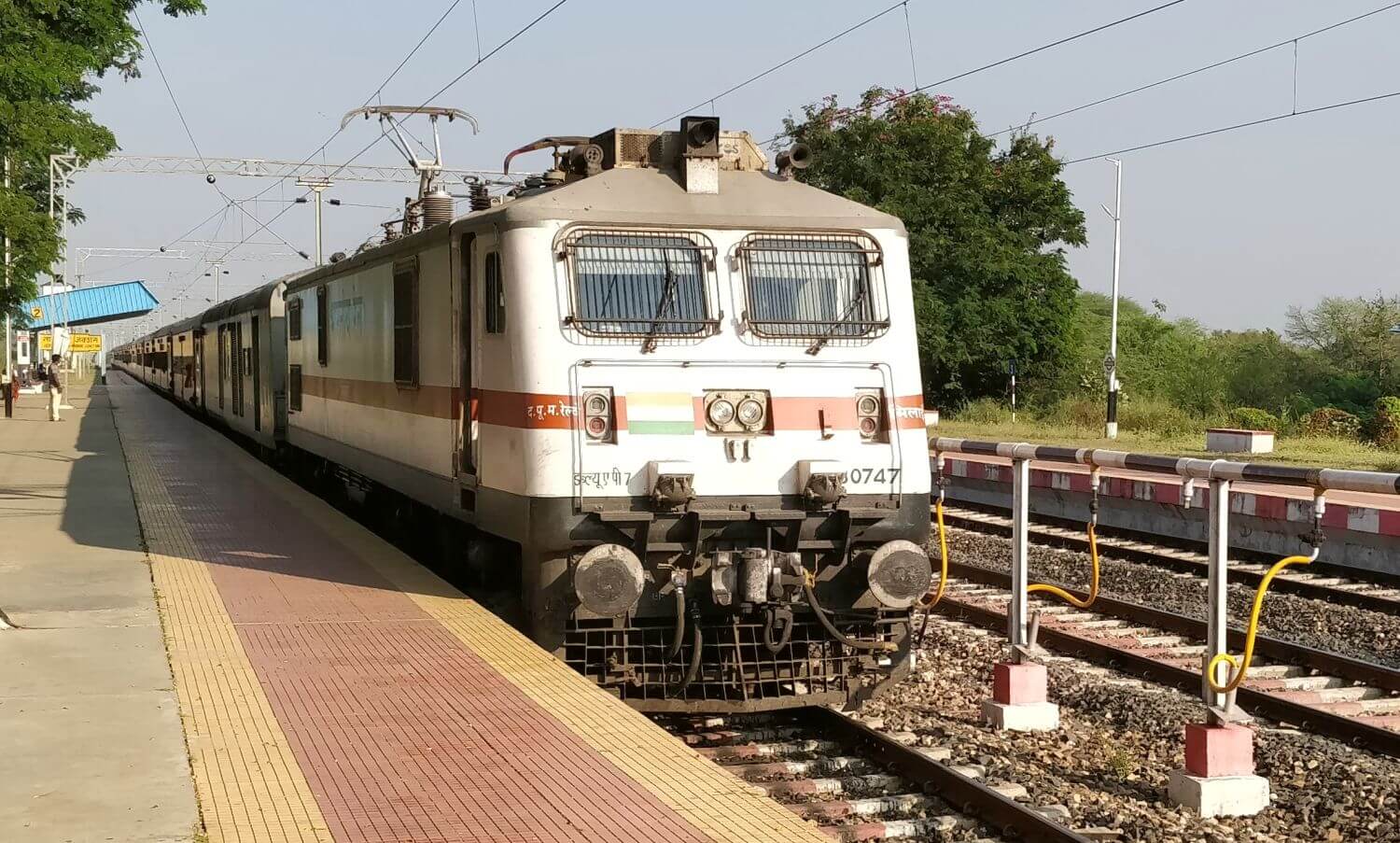 cycloneyaasimpact:easternrailwayscancels25trainsbetweenmay2429