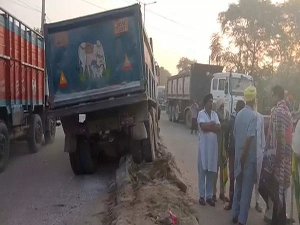 3womenfarmerskilled2injuredastruckhitsthemneartikriborder