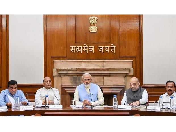 govtapprovesextensionofpmkisanschemetoallfarmer;clearspensionforfarmerstraders