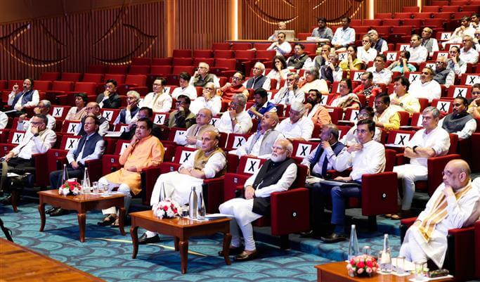 amidcabinetreshufflebuzzpmmodichairsfruitfulmeetingwithcouncilofministers