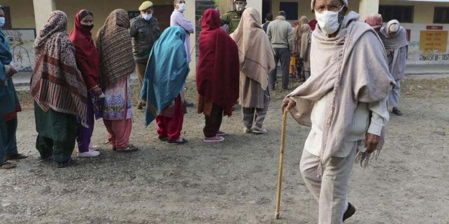 pollingunderwayfor4thphaseofddcelectionsinjk