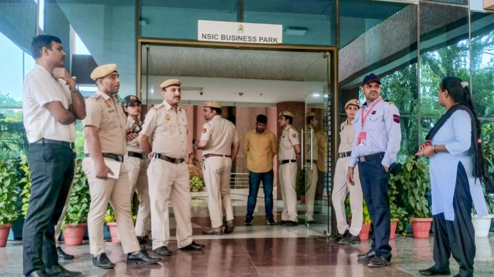 nashikpolicedetainmaninconnectionwithneetpaperleak