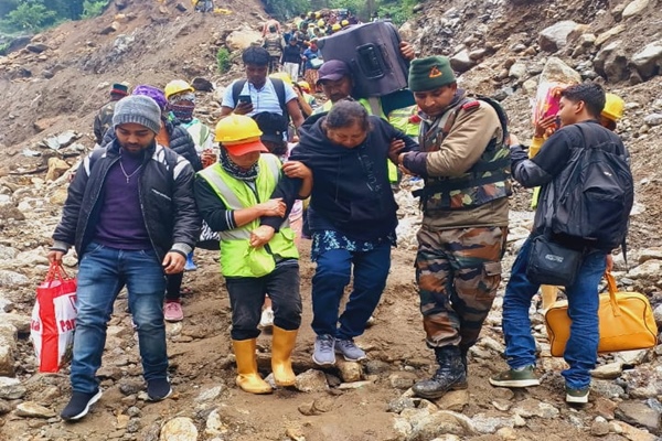 sikkimfloods:1300touristsevacuatedrescueoperationscontinue