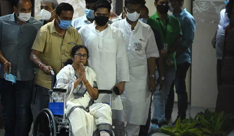 cmmamatabanerjeegetsdischargedfromkolkatahospital