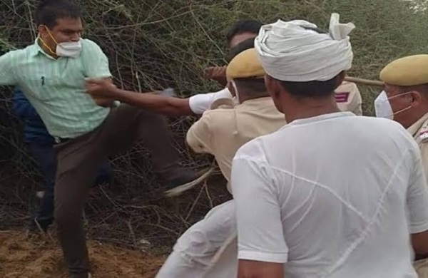 rajasthansdmkicksfarmerfordemandingcompensationforroadprojectlandtransferred