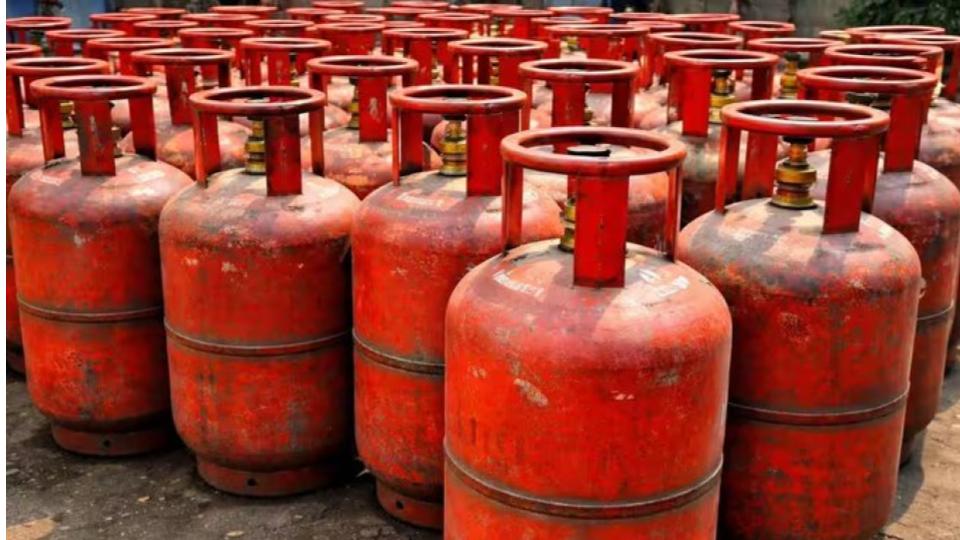 Two Arrested for hoarding 398 LPG cylinders in Madurai, Tamil Nadu