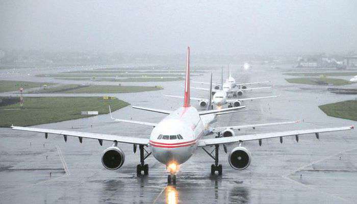 11flightscancelled9divertedduetoheavyrainsinmumbai