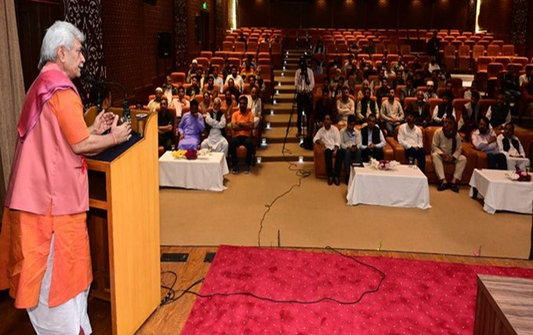 ltgovernormanojsinhainteractswithadelegationofcivilianvictimsofterroristviolenceatrajbhawaninsrinagar