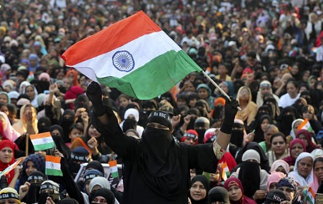 hundredsofwomenlaunchsitinprotestagainstcaainmumbai