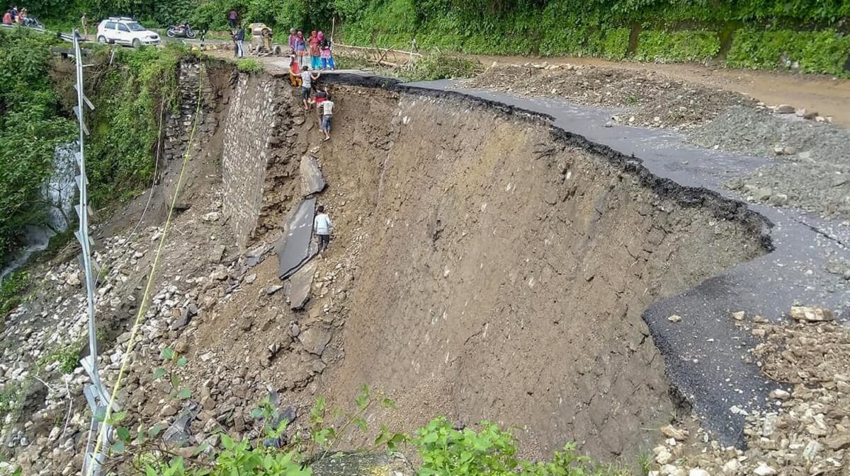 imdwarnsoflandslidesandflashfloodsinuttarakhandredalertissued