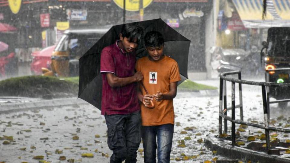 Heavy Rain Disrupts Traffic in Vizag, Roads Waterlogged