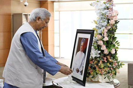 hewassimplewisesaysbangladeshsmuhammadyunusashepaystributetomanmohansingh