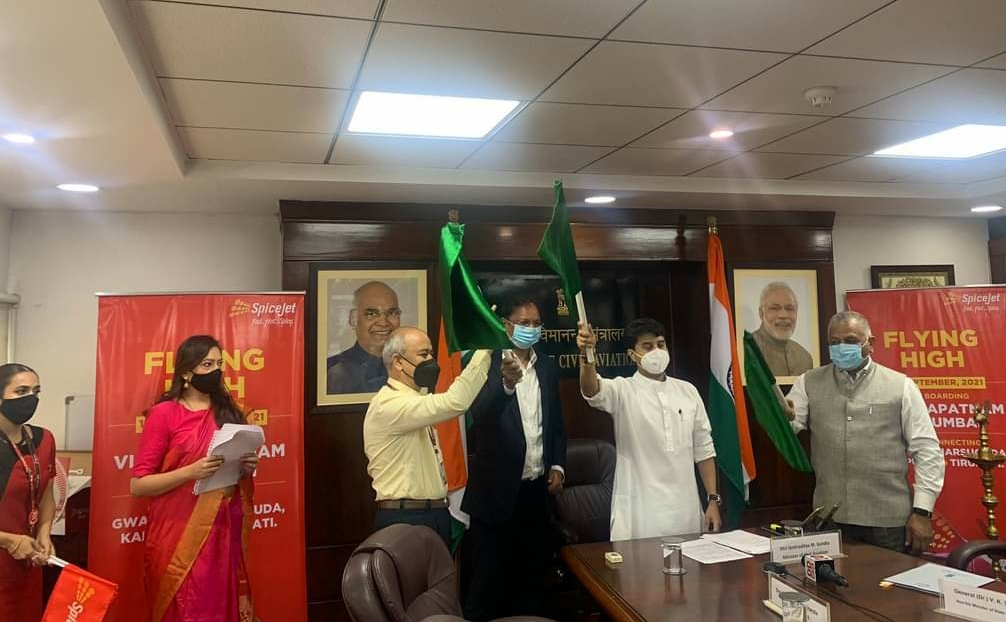 civilaviationministerflagsoffspicejetflightfromvisakhapatnamtomumbai