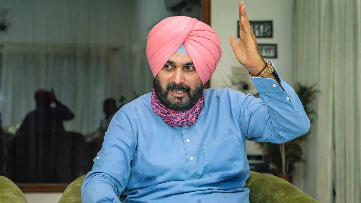 scsentencesnavjotsinghsidhutooneyearjailinroadragecase;tosurrenderinpatialacourt
