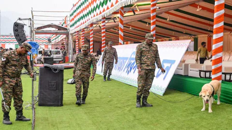 loudsoundtriggerspanicinguwahatiduringrepublicdaycelebrations