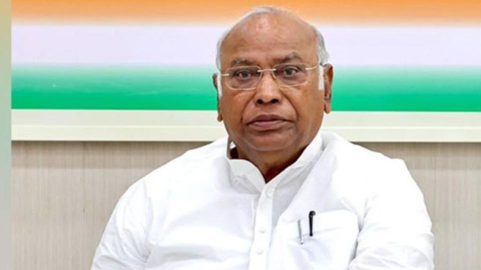 Kharge Hosts INDIA Bloc MPs for Lunch Amid Vote Chori Row